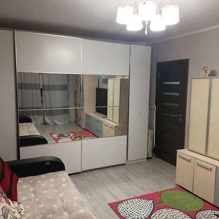 Private Room Near 3 Min Metrou Crangasi, 40 M2 Bucarest Esterno foto