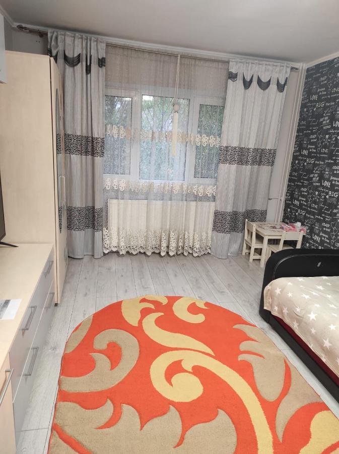 Private Room Near 3 Min Metrou Crangasi, 40 M2 Bucarest Esterno foto