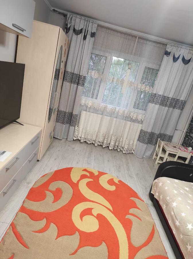 Private Room Near 3 Min Metrou Crangasi, 40 M2 Bucarest Esterno foto